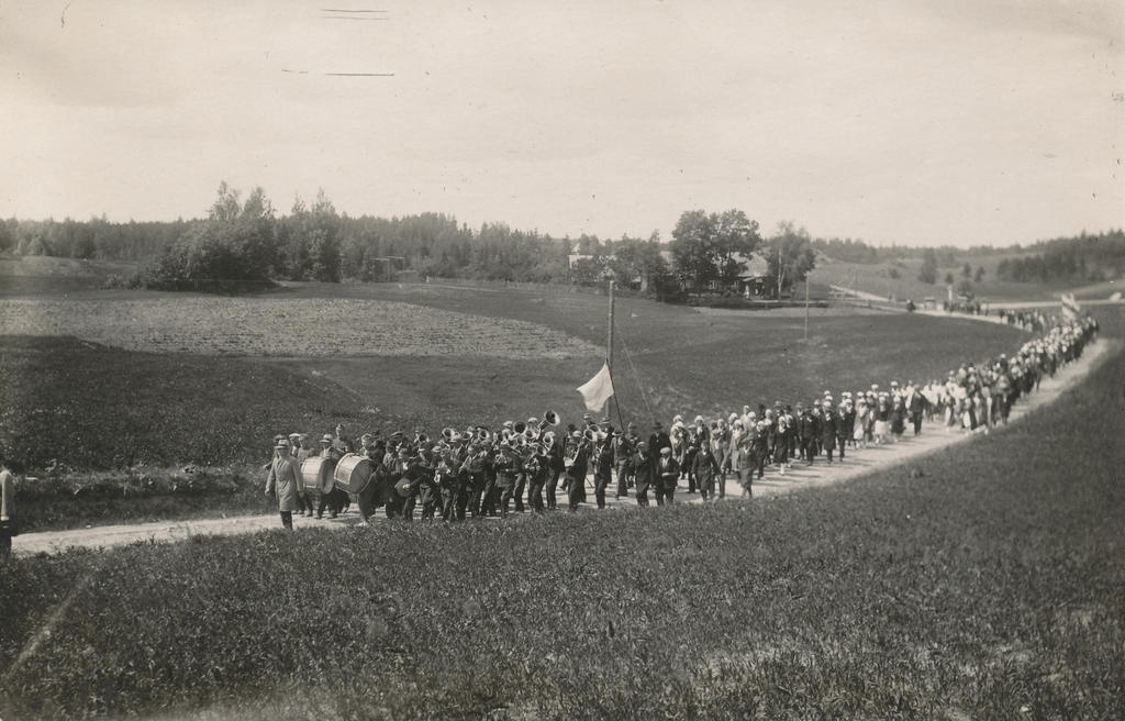 Photo. Reroute the mixed choir with Haanja-Rõuge choir on the train trip to the Great Munamägi on June 24, 1934.