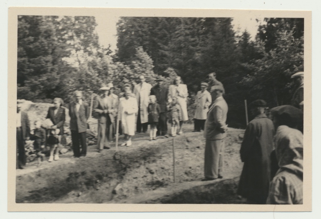foto, Viljandimaa, Naanu linnamägi, kaevamised, koduuurijad, 1952