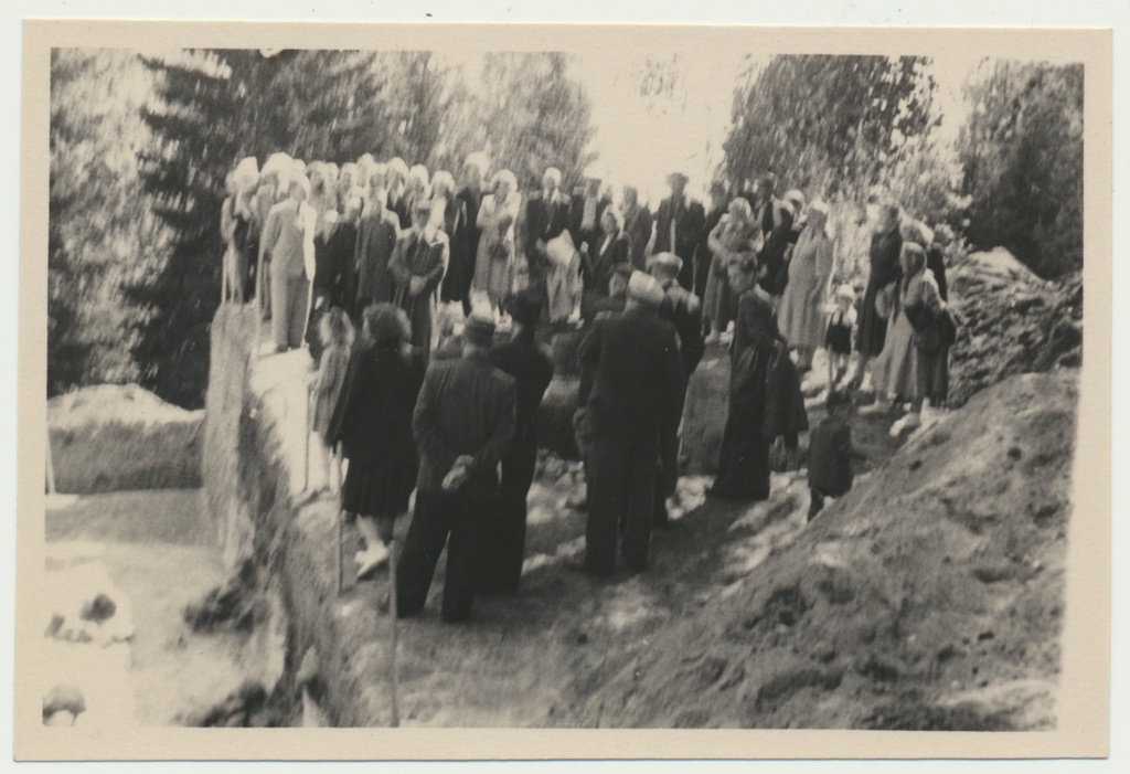foto, Viljandimaa, Naanu linnamägi, kaevamised, koduuurijad, 1952