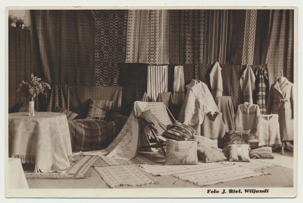 foto, Viljandi Täienduskool, käsitöö näitus, u 1930, foto J. Riet