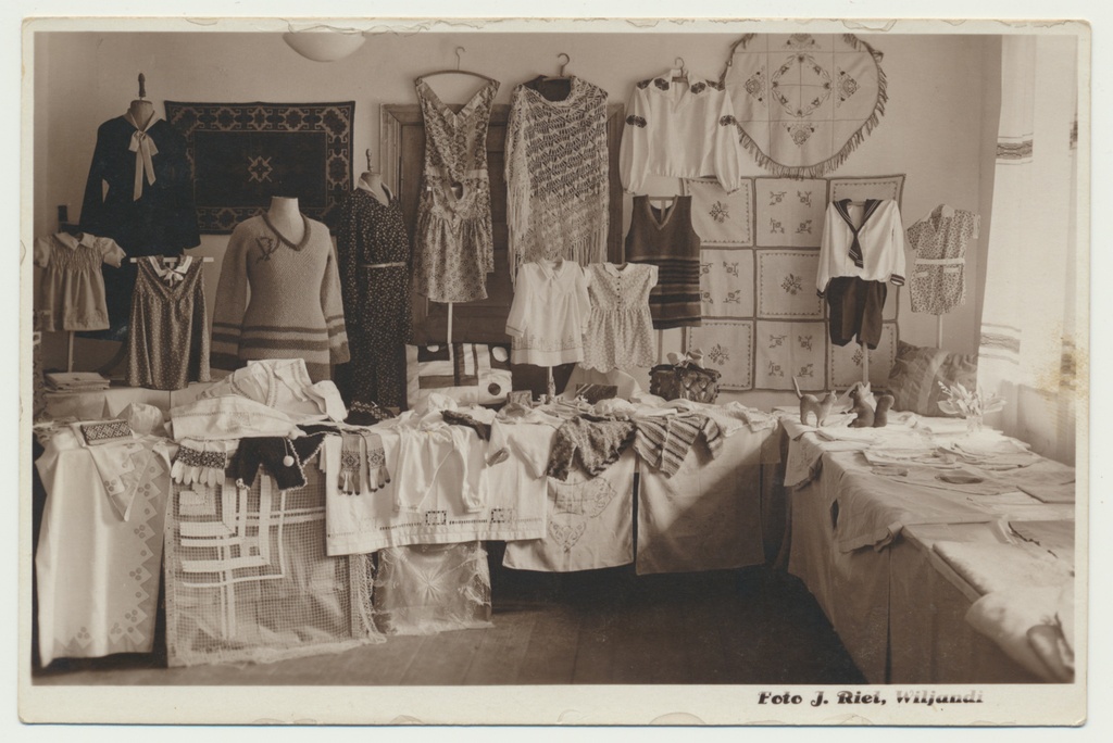 foto, Viljandi Täienduskool, käsitöö näitus, u 1930, foto J. Riet