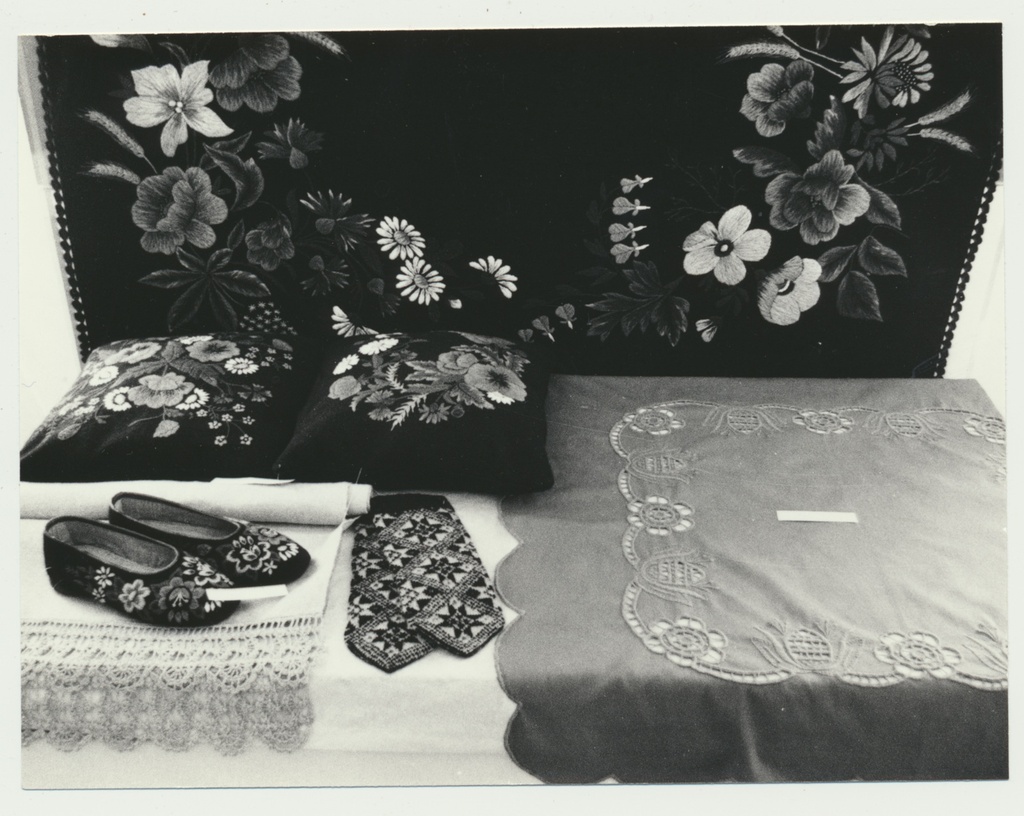 foto, Viljandi Muuseum, muuseumi käsitööringi näitus, 1988, foto E. Veliste