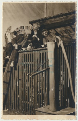 foto, Viljandi, teater Ugala, etendus "Tagahoovis", u 1930, foto A. Järvekülg  duplicate photo