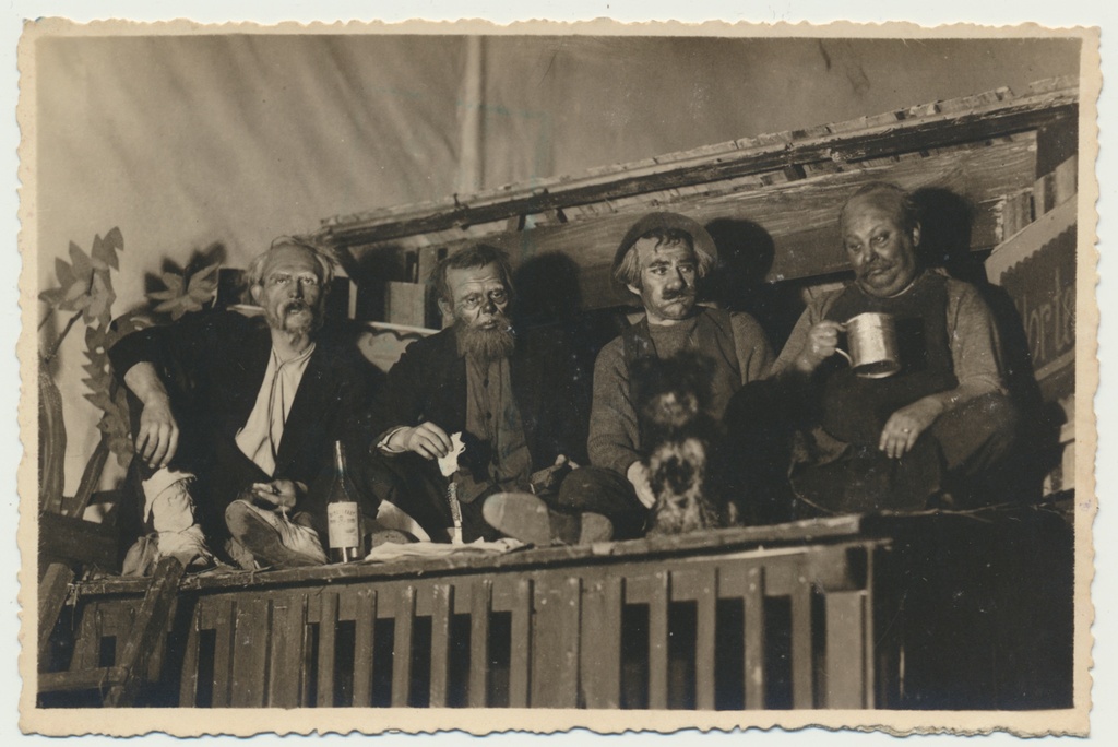 foto, Viljandi, teater Ugala, etendus "Tagahoovis", u 1930, foto A. Järvekülg