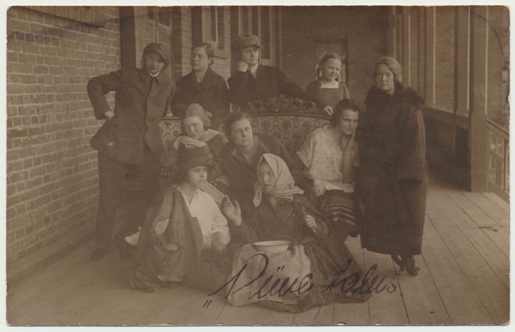 foto, Viljandi, gümnasistid?, etendus "Püve talu", u 1925?
