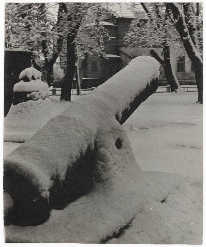 Photo. A large piece of Haapsalu in front of the Home Museum, in winter.