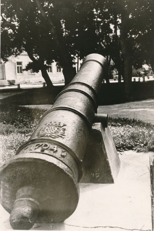Photo. A grandpal in front of the Haapsalu Home Nature Museum. Photo 1950s.