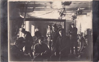 Motorists at the army power station in Tallinn on Suurtüki Street.  similar photo