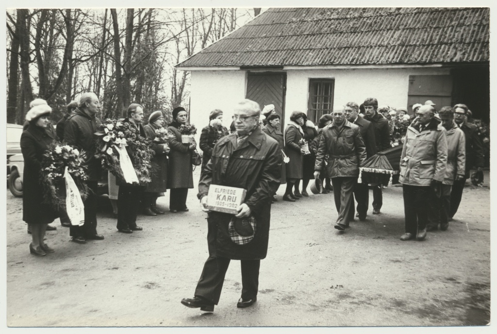 foto, Viljandi, Elfriede Karu matus, 1981