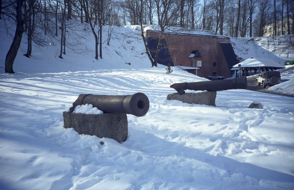 Old cannons in Tartu on the front of the Püssirohukeldre in the fairy hall.