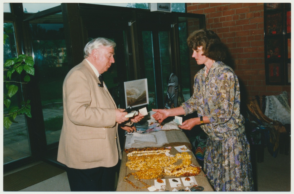 värvifoto, Viljandi, teater Ugala, Viljandi Rotary klubi asutamine, 15.05.1993