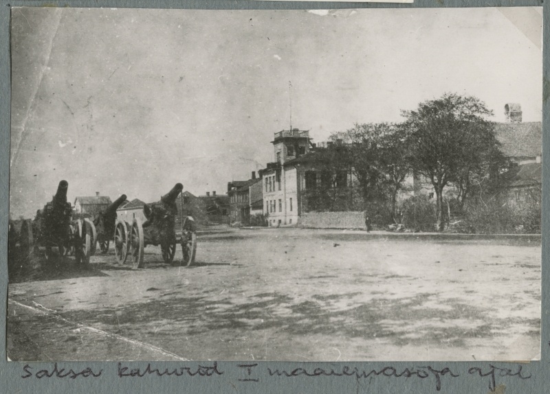 German cannons in Paldiski during World War I.