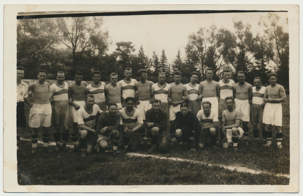 foto, Viljandi, jalgpall, spordiselts Tulevik ja Pärnu Tervis jalgpallurid, u 1935