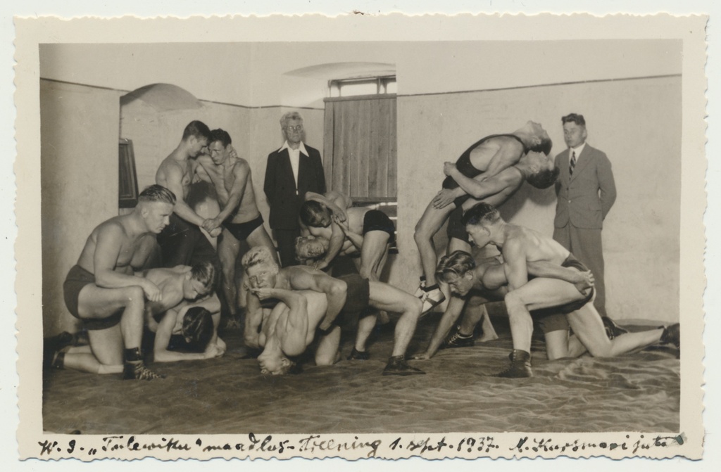 foto, Viljandi, spordiselts Tulevik, maadlustreening, 1937