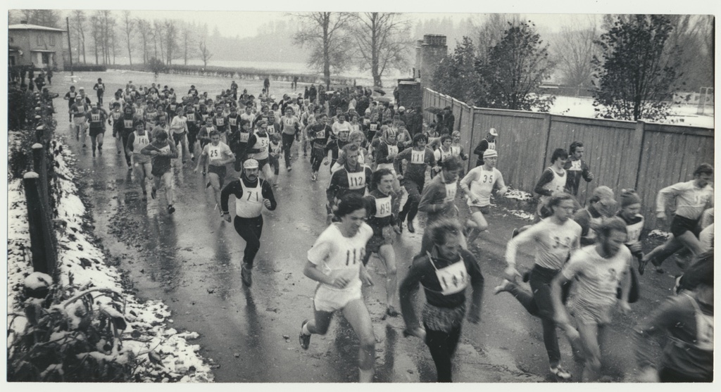 foto, Ümber Viljandi järve jooks, start, 1978, foto E. Veliste