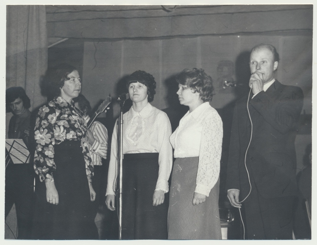 foto, Viljandimaa, Mõisaküla, Talleksi tsehh, isetegevuslased, u 1975