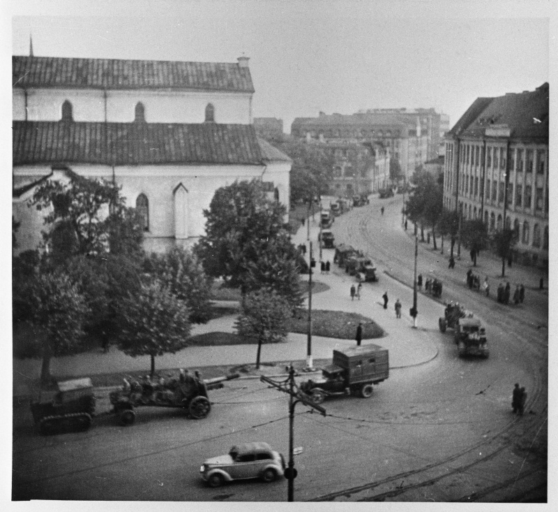 Rounds of the Soviet army in Tallinn (Kaarli pst and Pärnu mnt cross).