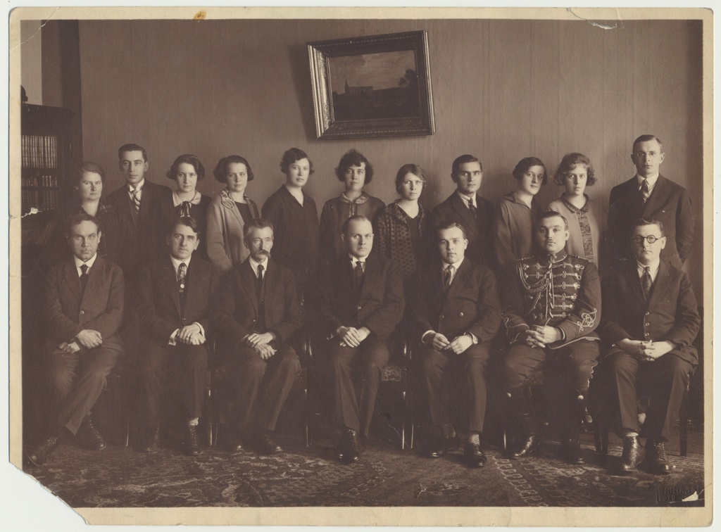 foto, Tallinn, riigikantselei, grupp, I r keskel riigisekretär K.Terras, II r vas. 4. K. Pihlak-Viitmann u 1924, foto Parikas
