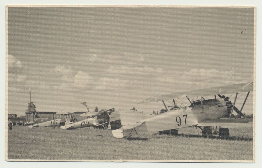 foto Viljandi lennuväli, lennukid u 1935, Männimäe, foto T.Parri