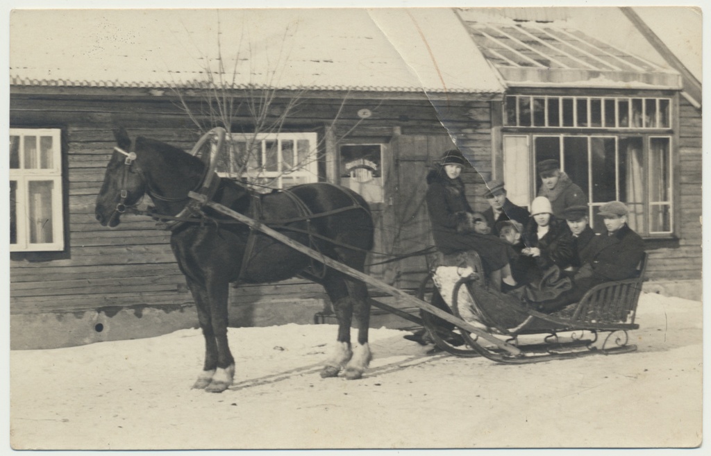 foto, Viljandimaa, Suure-Jaani, fotoateljee Päevapilditööstus Linda, saan inimestega, 1926