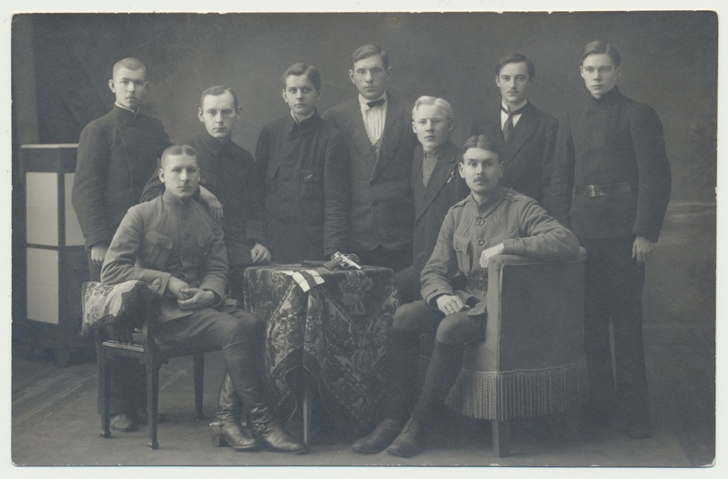 foto, Viljandi, Kaitseliidu Sakalamaa Malev, grupp, sh pealik O. Varres, O. Loorits, H.Leoke 1919 foto J.Riet