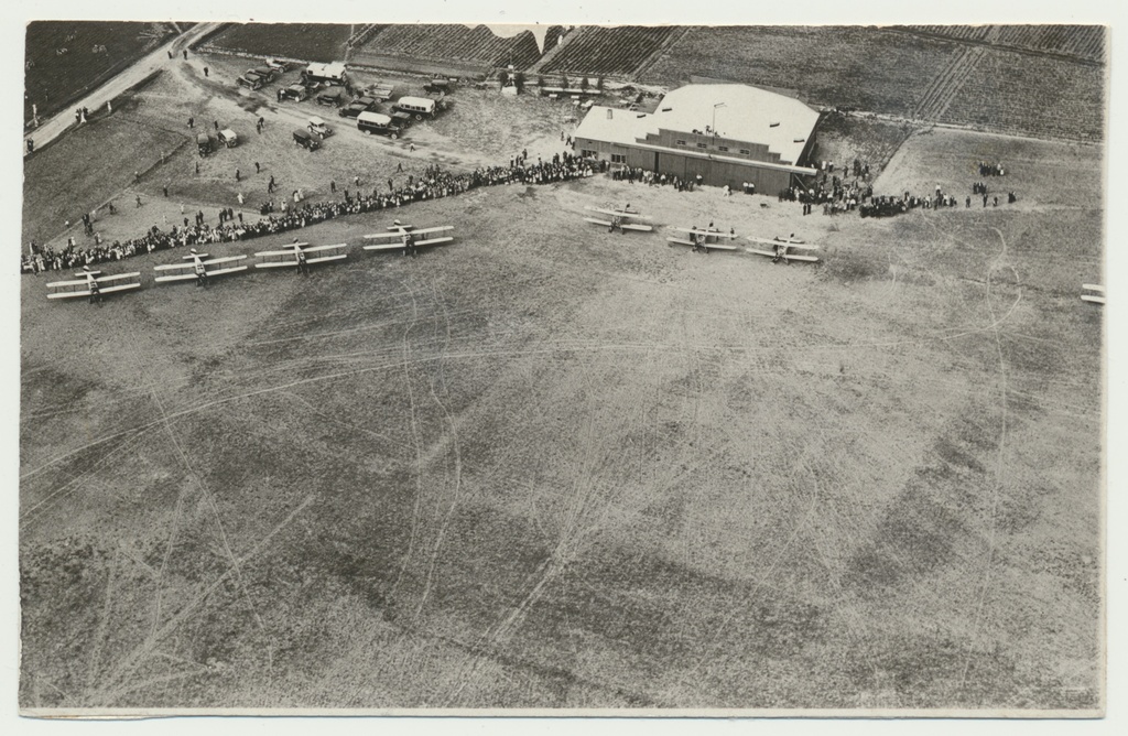 foto Viljandi lennuväli, lennukid, Sakalamaa I lennupäev 10.07.1932, Männimäe, foto T. Parri