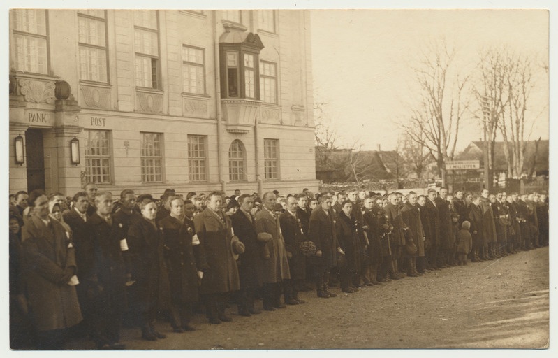 foto, Viljandi, Vabaduse plats, Eesti Panga hoone, rivistus, Sakalamaa vabadussõjalaste päev 13.11.1932