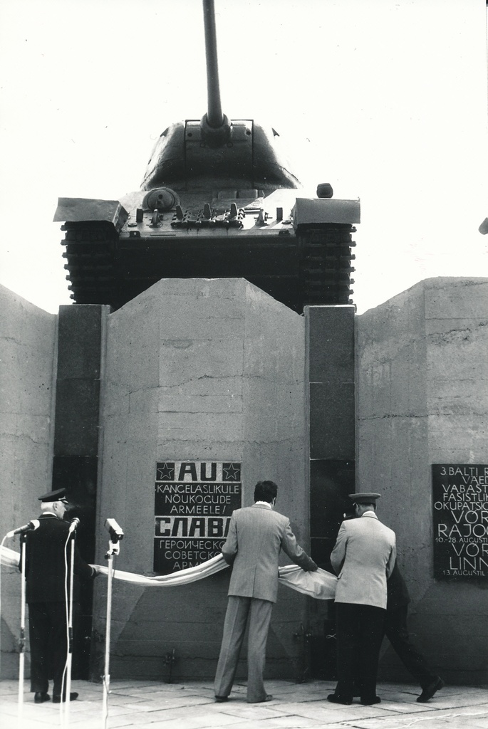 Photo. Opening of the Memorial Chamber in the name of the Soviet army in Võru Kosel on August 11th 1979. ( nn. Kose tank)