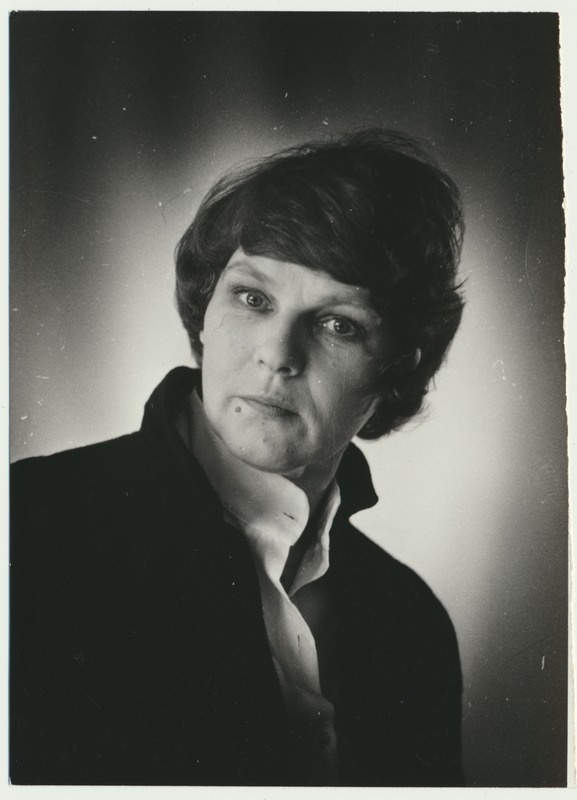 foto, Ingrid Agur, teater Ugala kunstnik, 1986, foto E. Veliste