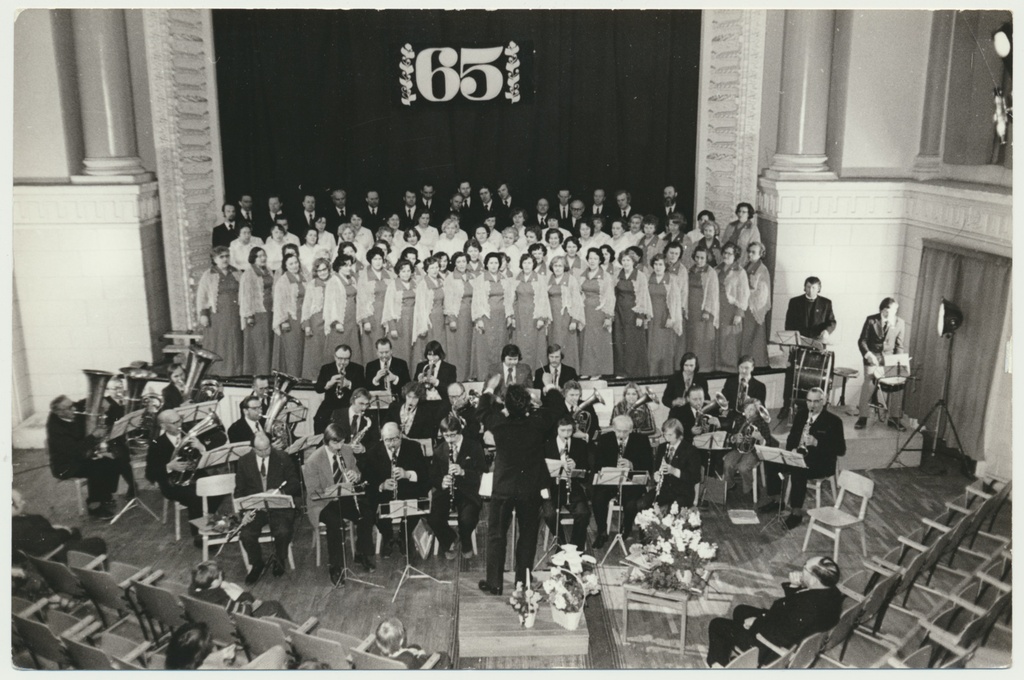 foto, Viljandi kooperatiiv'i orkestri dirigent P. Jaansoo, 1965