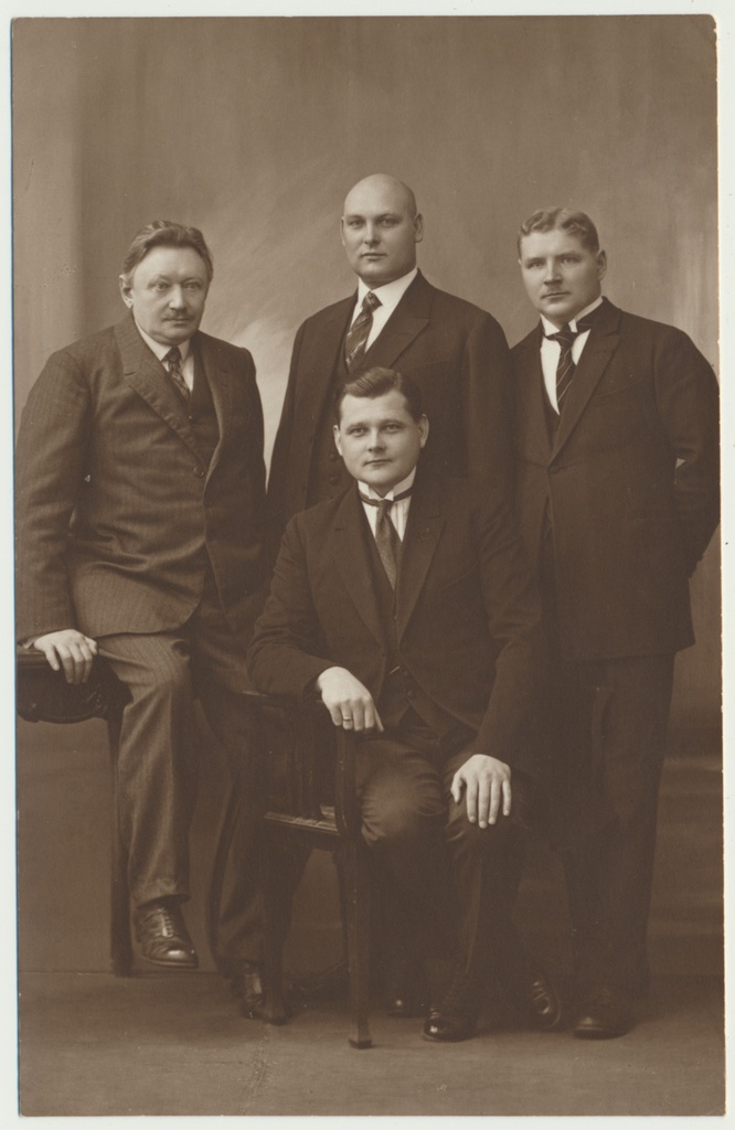 foto, Viljandi linnavalitsus 1924-1927, linnapea J.Vares