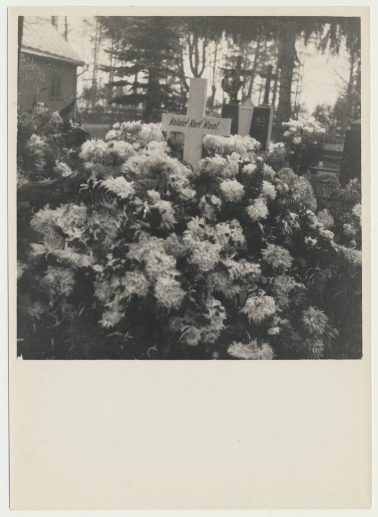 foto, Tartu, Peetri kalmistu, Karl Kool'i haud, 1934