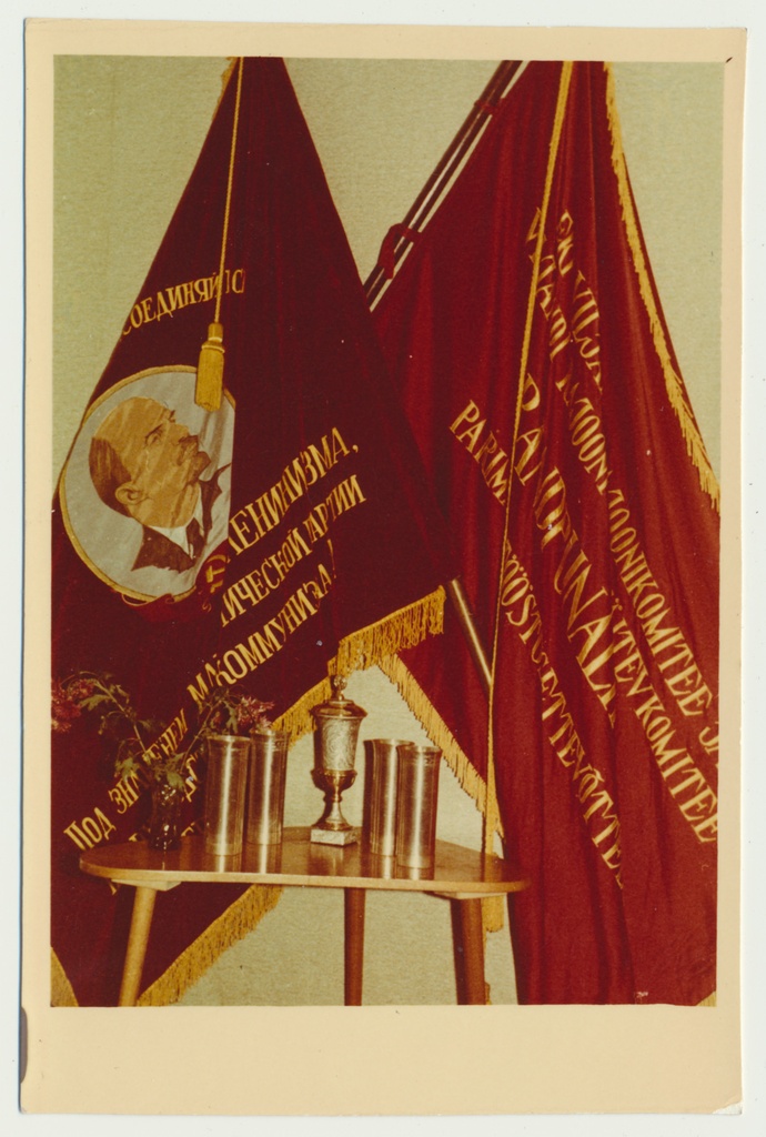 värvifoto, Viljandi, 2 rändpunalipp, tervalijakombinaat, 1976?