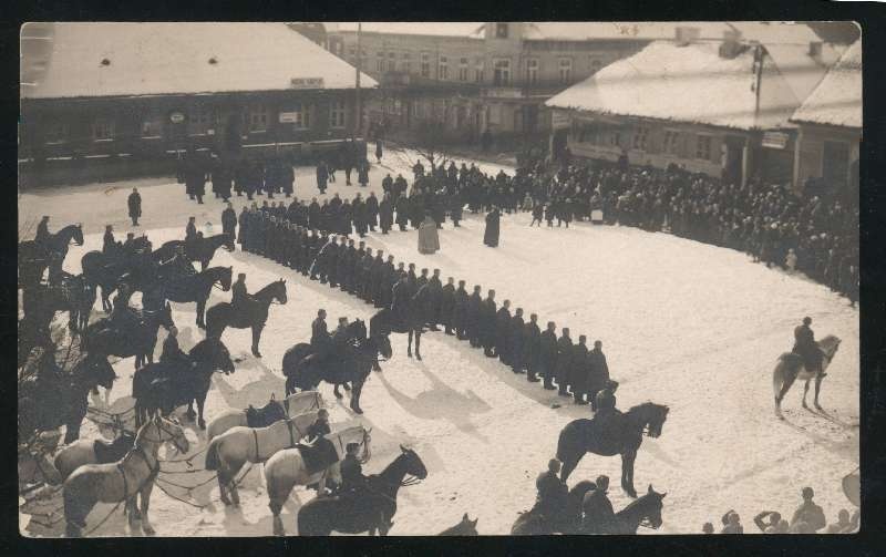 Postcard, Viljandi, sworn of military professionals on the market spot
