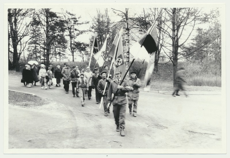 foto, Viljandi, Sakala Partisanide Pataljon'i mälestustahvli taasavamine, 26.04.1992