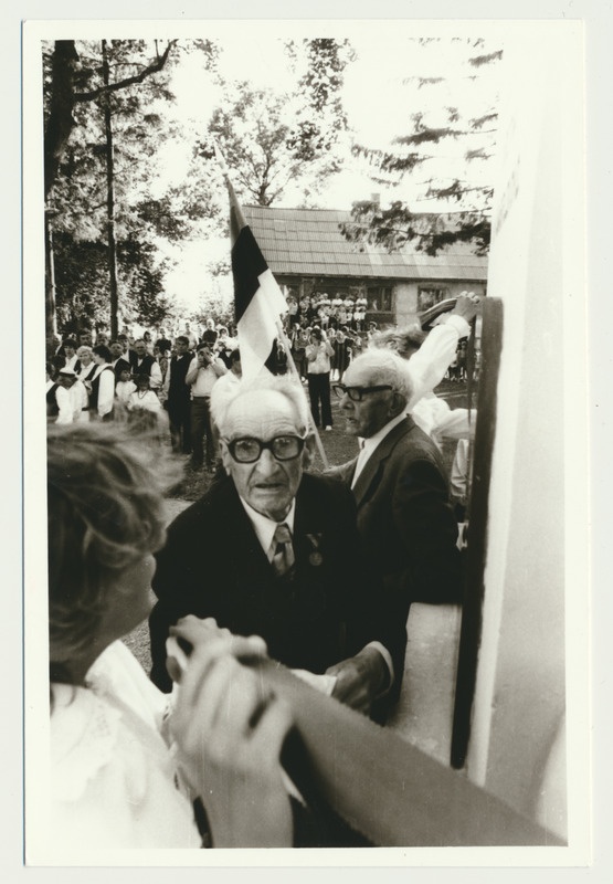 foto, Viljandimaa, Kärstna, Vabadussõja mälestussammas,  taasavamine, veteranid, 1989