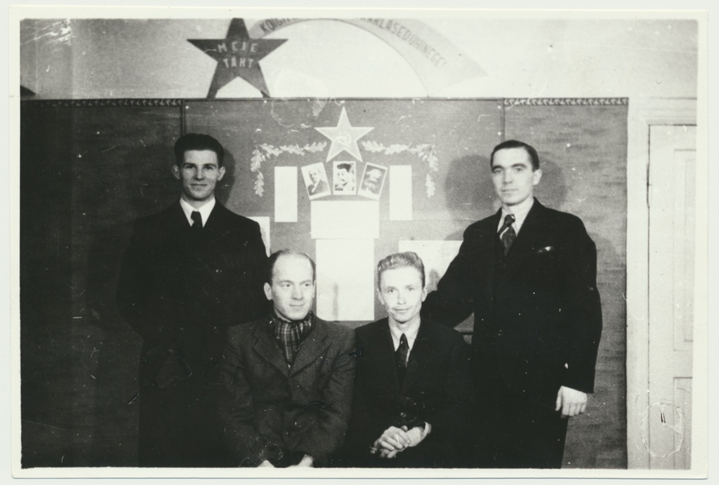 foto, Ungern Sternberg'i vabriku tööliste esimene seinalehe toimetus, 1940