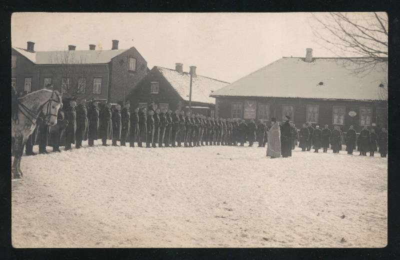 Postcard, Viljandi, sworn of military professionals on the market spot