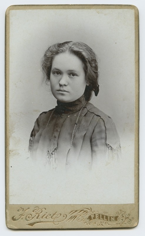 foto, Anna Uudelt (Kukk), rinnaportree, 1904, foto J. Riet