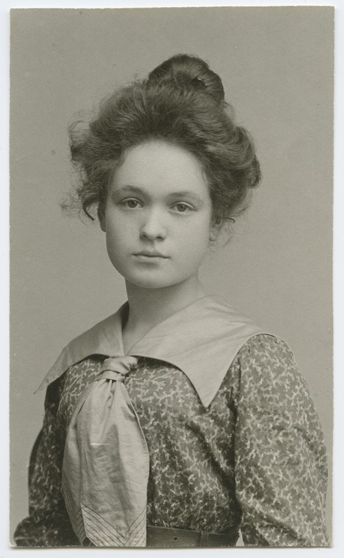 foto, Anna Uudelt (Kukk), rinnaportree, u 1905