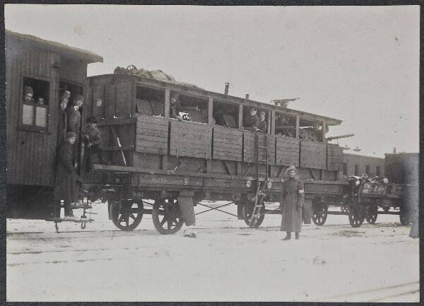 Photo, geomurong no. 2 bullet wagon at Valga Station, at the beginning of February, before which the head of the train will stand Captain Lepp