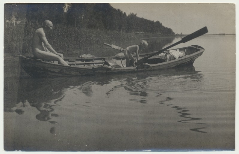 foto, Olev ja Jaan Kukk, paadiga jõel, Venemaa, Zeja, u 1916, foto A. Kukk