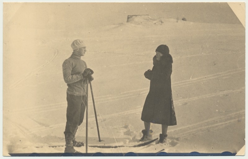 foto, Olev ja Anna Kukk, Olev suuskadega, Viljandi, u 1929, foto H. Riet?