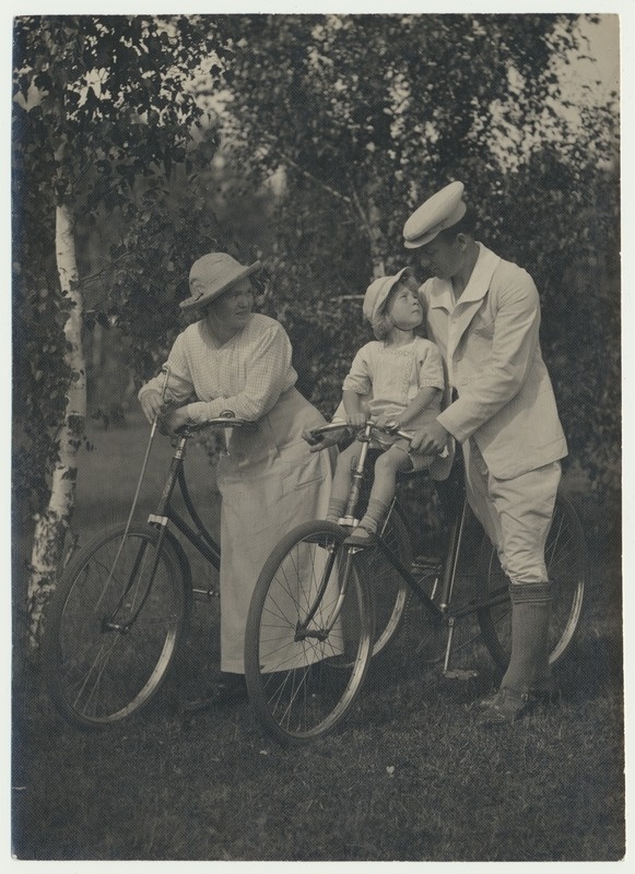 foto, Jaan, Anna ja Olev Kukk, jalgrattad, loodus, Venemaa, Zeja, u 1915