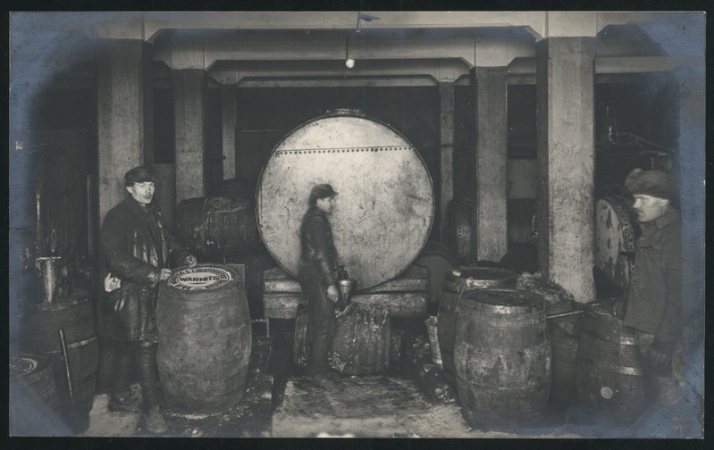 fotopostkaart, Halliste khk, Abja Linavabrik, linaõli ja värnitsa tootmise ruum, u 1938