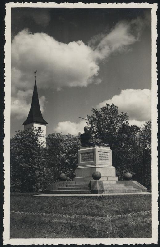 fotopostkaart, Suure-Jaani khk, Suure-Jaani, mälestussammas, tagant, u 1938, foto A. Veidner?