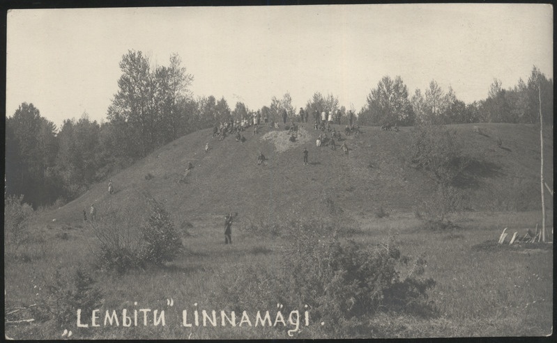 fotopostkaart, Suure-Jaani khk, Lõhavere linnamägi, õpilased, u 1930