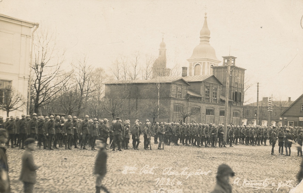 Photo. Paradise of Estonian Defence Forces on Võru Market Square 8. On May 1, 1926, on the anniversary of the single Football Battalion.