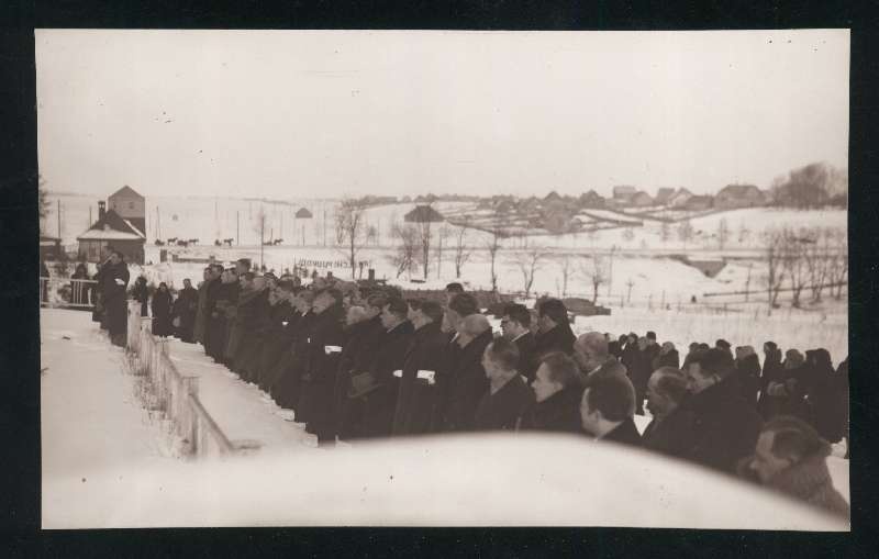 fotopostkaart, Viljandi, Eesti Vabadussõjas langenute kalmistu, inimesed, talv, Valuoja org, u 1938