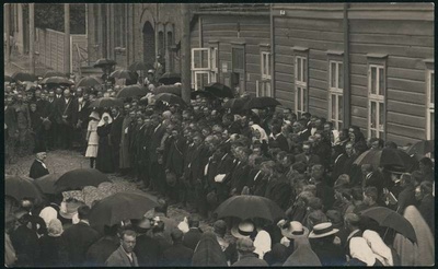 fotopostkaart, Viljandi, Eha tn, kutsealuste saatmine I maailmasõtta, 1915, foto J. Riet  similar photo